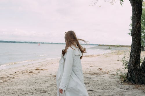 “离婚的三姨，被姥姥逼着复婚”：愚蠢的母亲，把亲闺女推进火坑休闲区蓝鸢梦想 - Www.slyday.coM