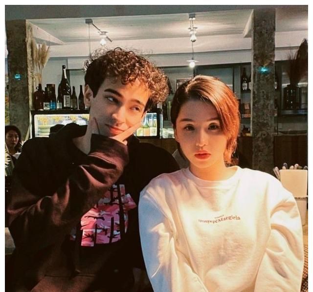 身材消瘦认不出,发文感叹外面风景真好|韦唯|韦紫明|近况_新浪新闻