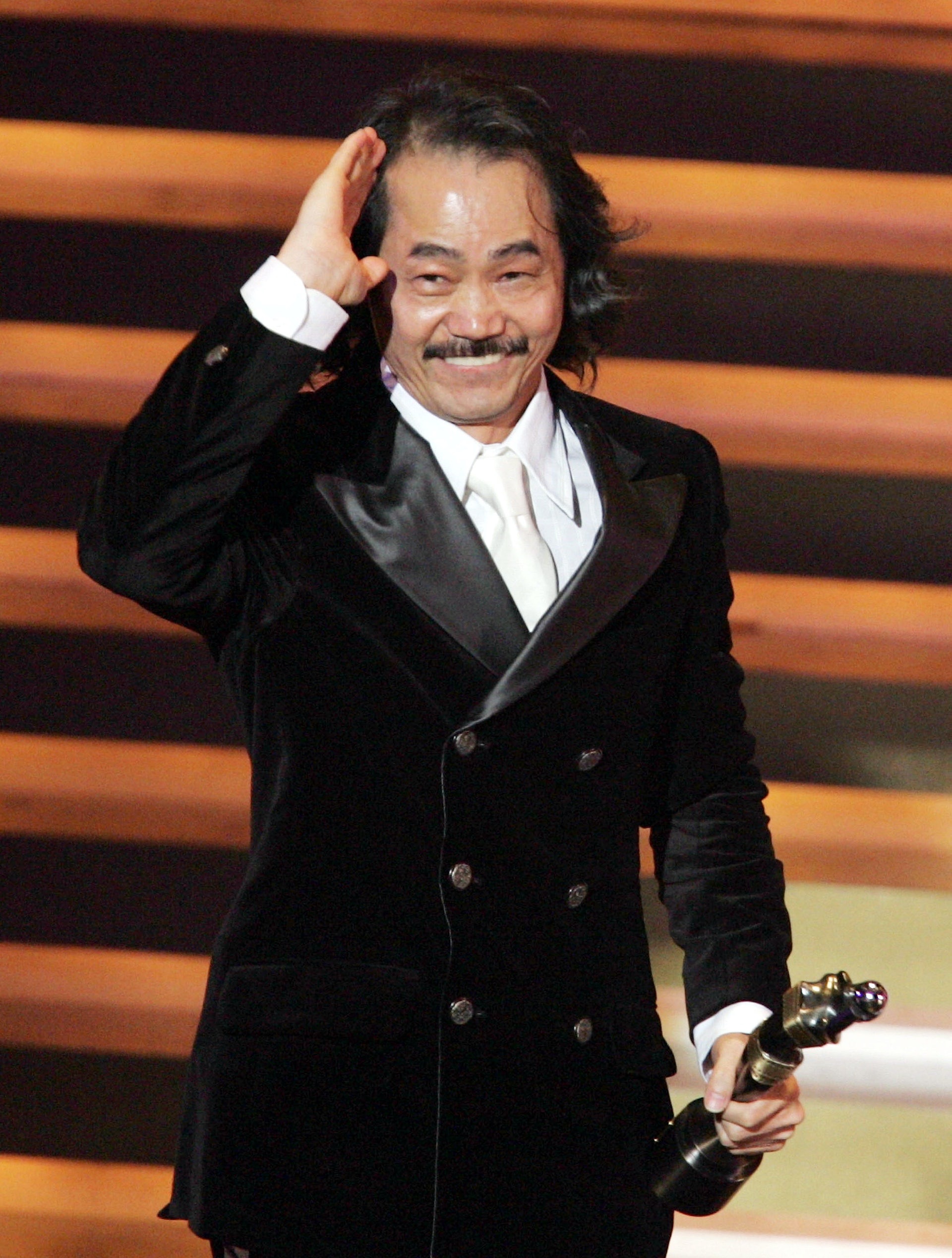 元华受访否认与成龙不和曾拒绝对方高薪邀约拍戏坦言难以胜任