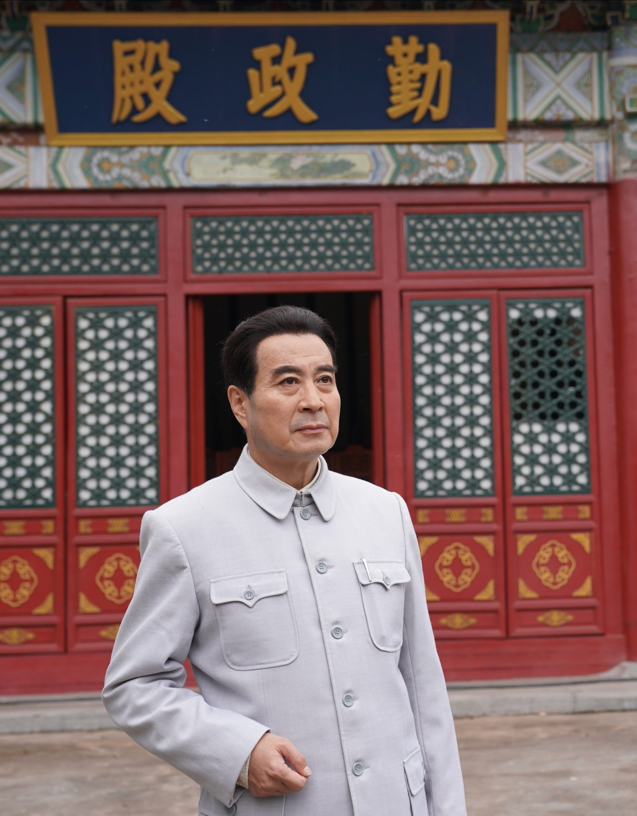 央视香山叶正红收视率高居全国榜首许文广出演周总理神态细节