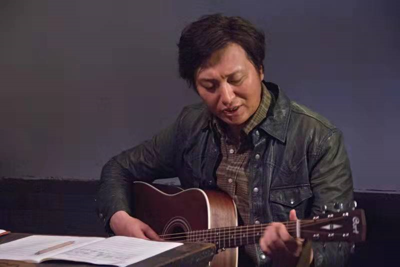 半个月亮爬上来齐峰演绎青年王洛宾重回爱情与音乐的美好年代