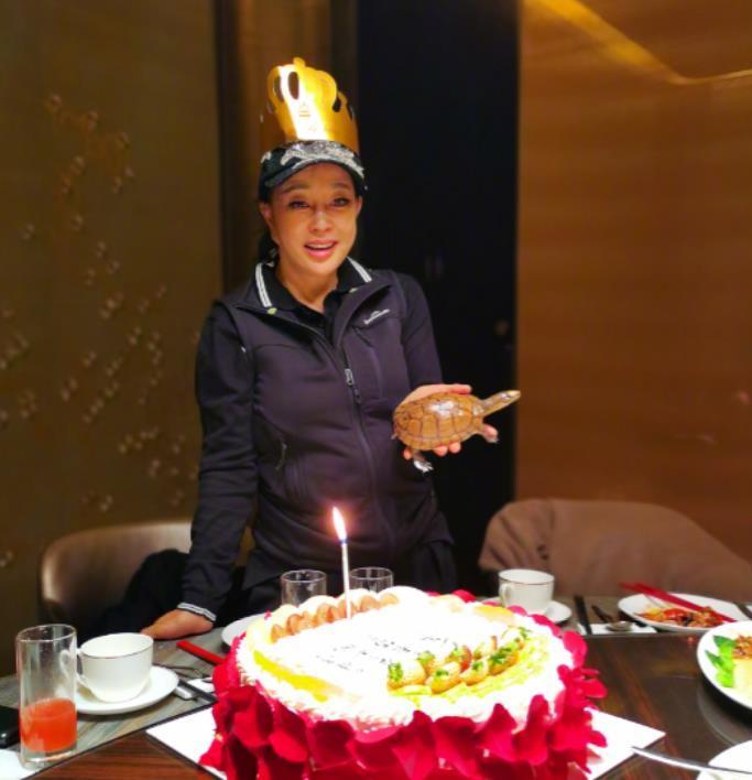 刘晓庆67岁生日照片图片