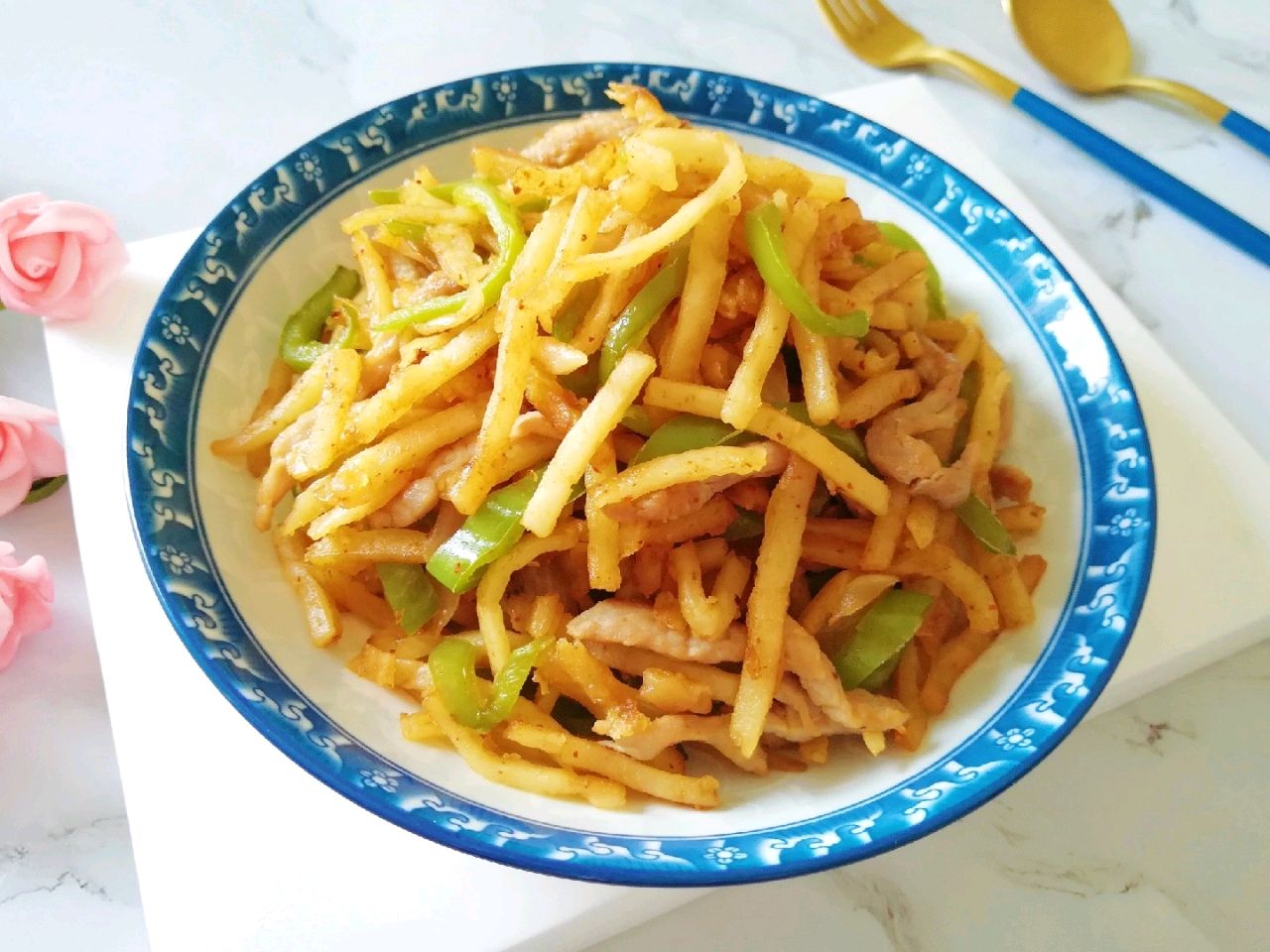 肉丝炒饼这样做,快手又营养,又是主食又是菜,上班族的不二选择|上班族