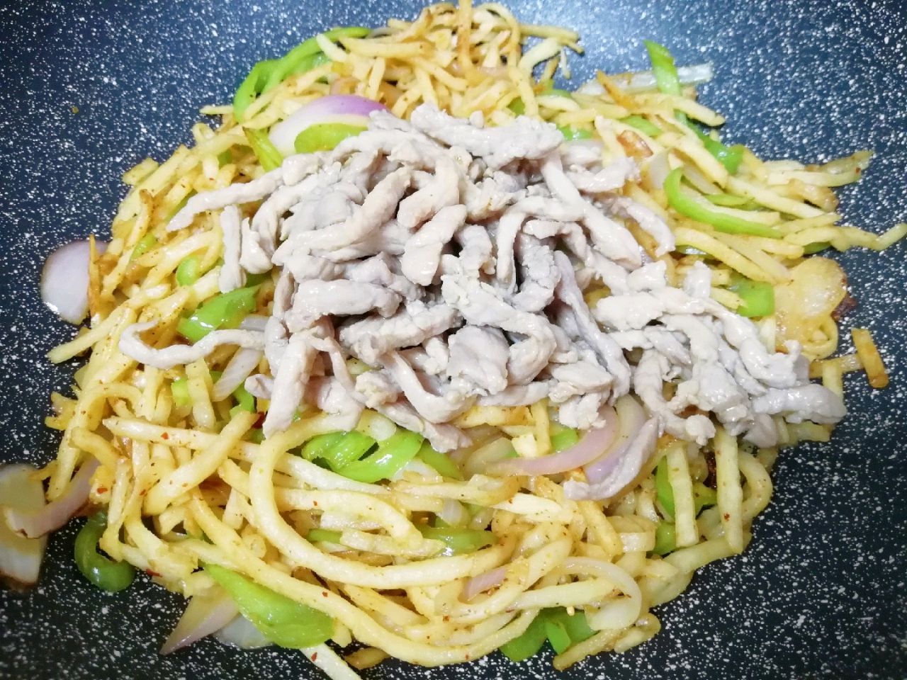 肉丝炒饼这样做,快手又营养,又是主食又是菜,上班族的不二选择|上班族