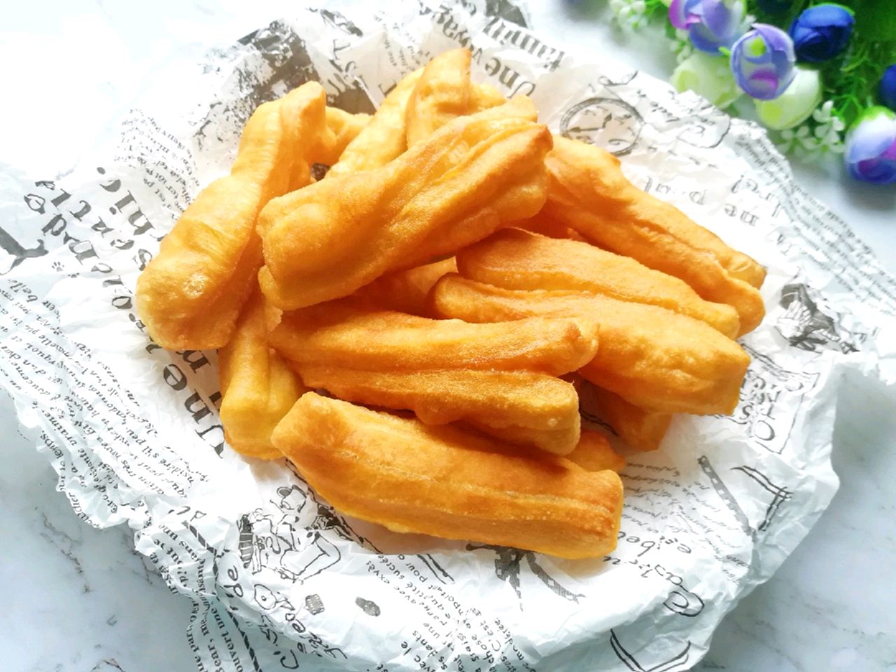 都说知足者常乐,越简单的生活越容易得到幸福,早餐也是如此,两根油条