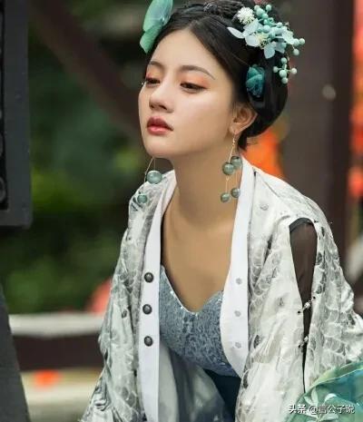 七位“惊鸿一瞥”的90后小花，个个有颜值有演技，却还是十八线休闲区蓝鸢梦想 - Www.slyday.coM