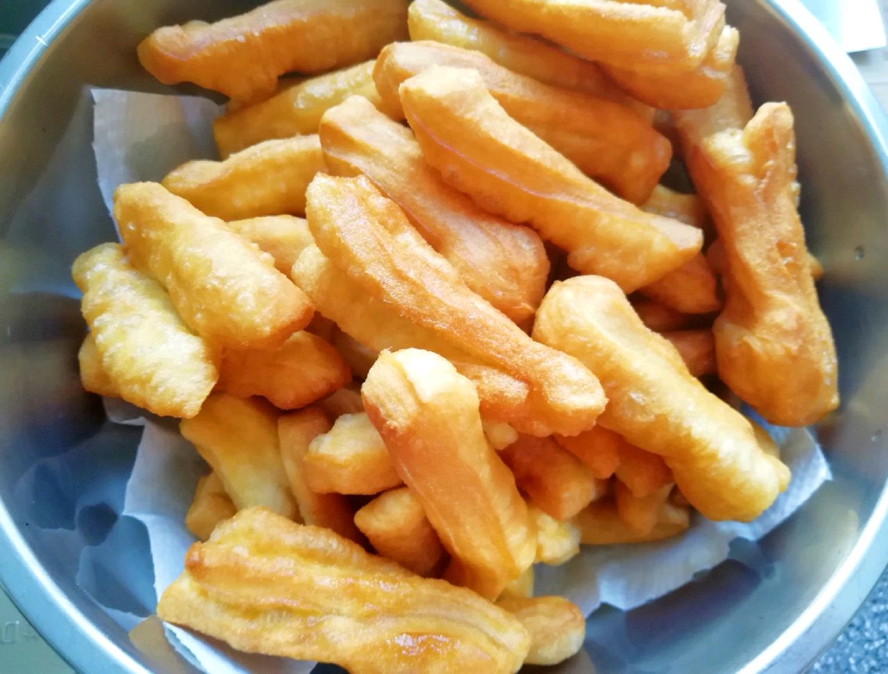 自制蓬松香脆的安心小油条10分钟搞定早餐健康又省钱