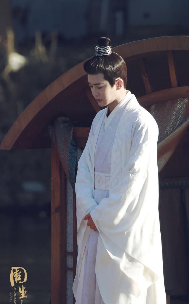 任嘉伦是当之无愧的古装男神,让我们一起期待他下一部的作品,未来可期
