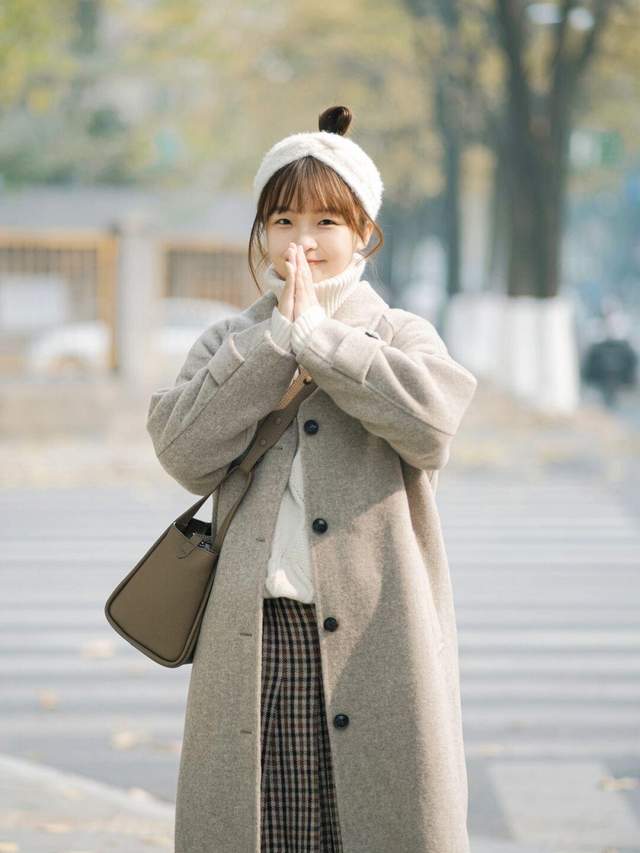 小个子女生的冬季搭配指南,羽绒服 直筒牛仔裤,百搭又时尚|小个子