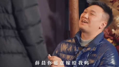 又一冠军有喜事！张琳向恋爱5年女友求婚成功，鸽子蛋戒指好亮眼休闲区蓝鸢梦想 - Www.slyday.coM