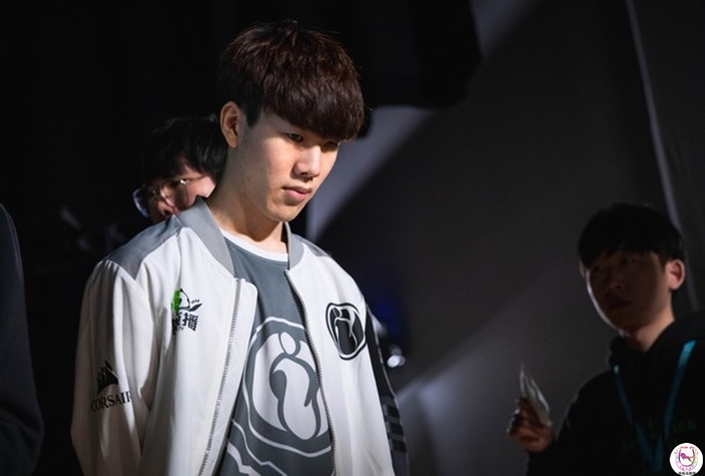 Weibo官宣Theshy流量密码已到手！成绩无所谓？休闲区蓝鸢梦想 - Www.slyday.coM