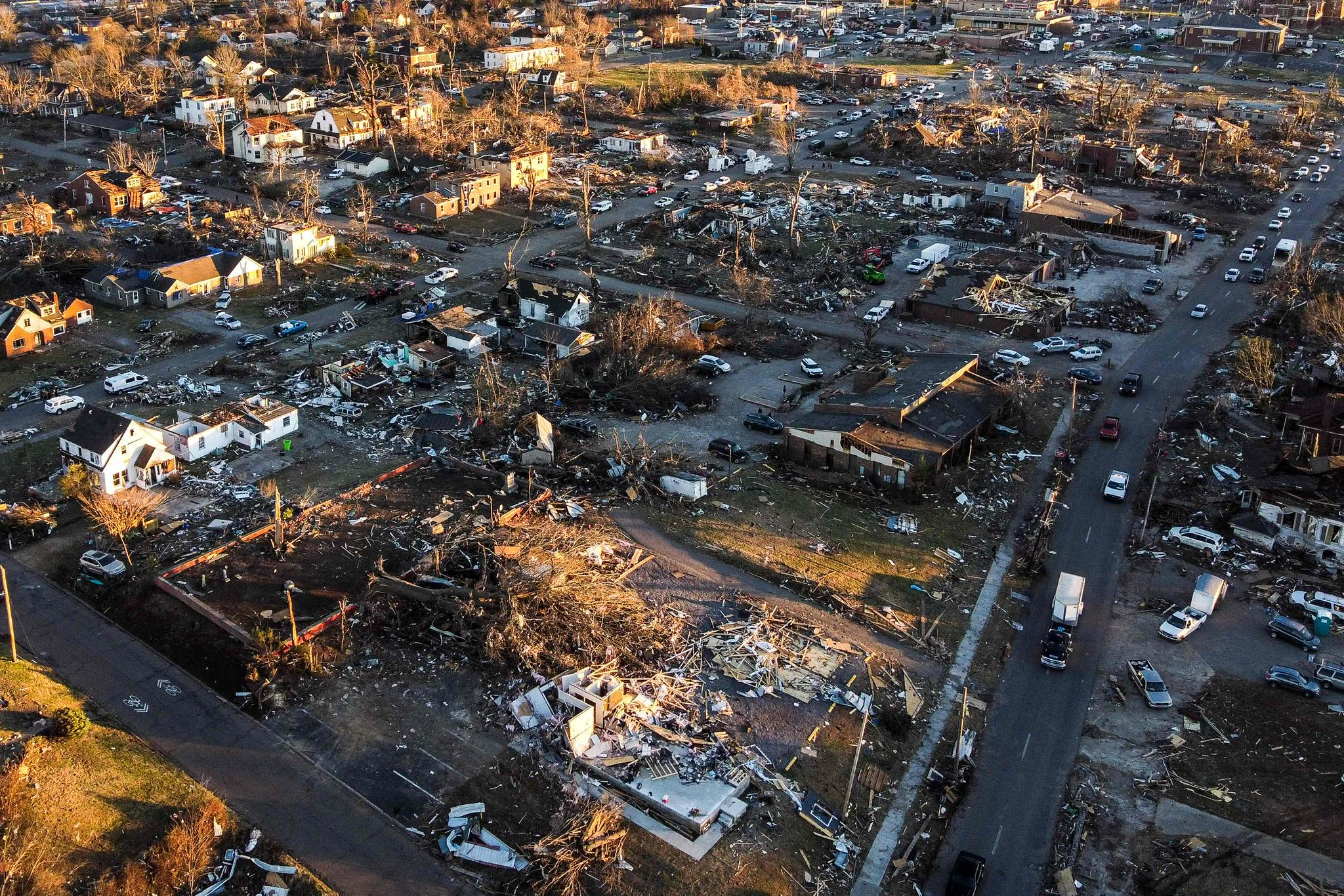 美国肯塔基州:龙卷风过后的废墟|美国肯塔基州|新华社_新浪新闻