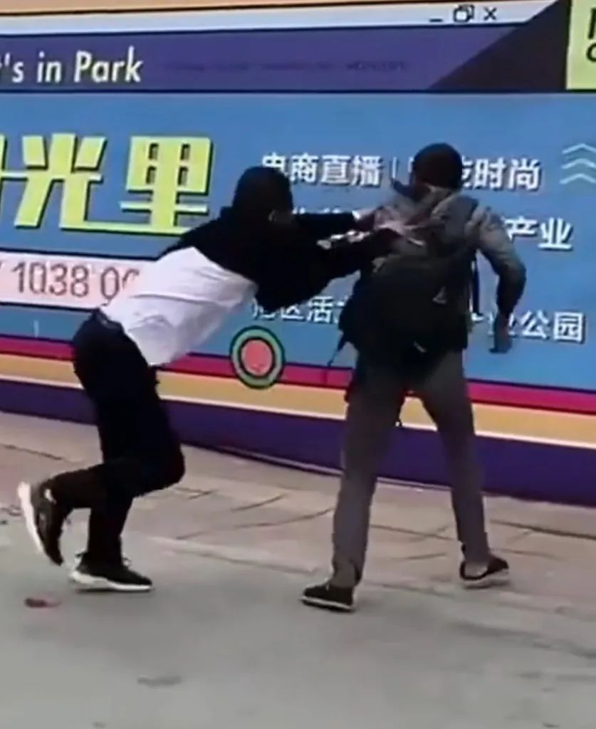 12岁孩子打人怎么处理 未成年打人法律责任是什么