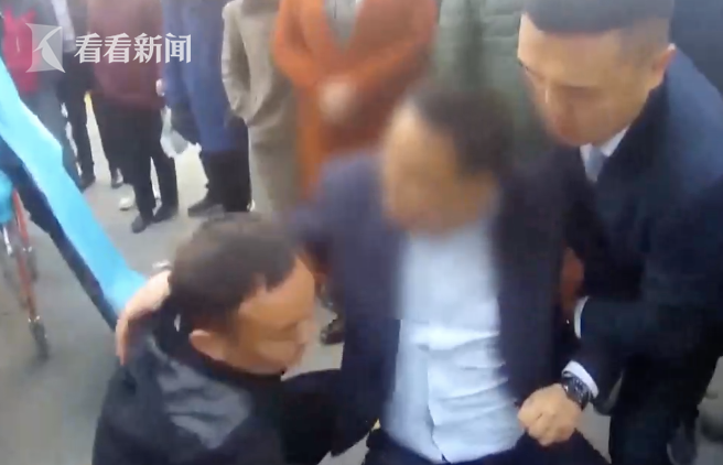 男子报警称“被车撞伤” 民警一查却把他抓了：不是交通事故休闲区蓝鸢梦想 - Www.slyday.coM