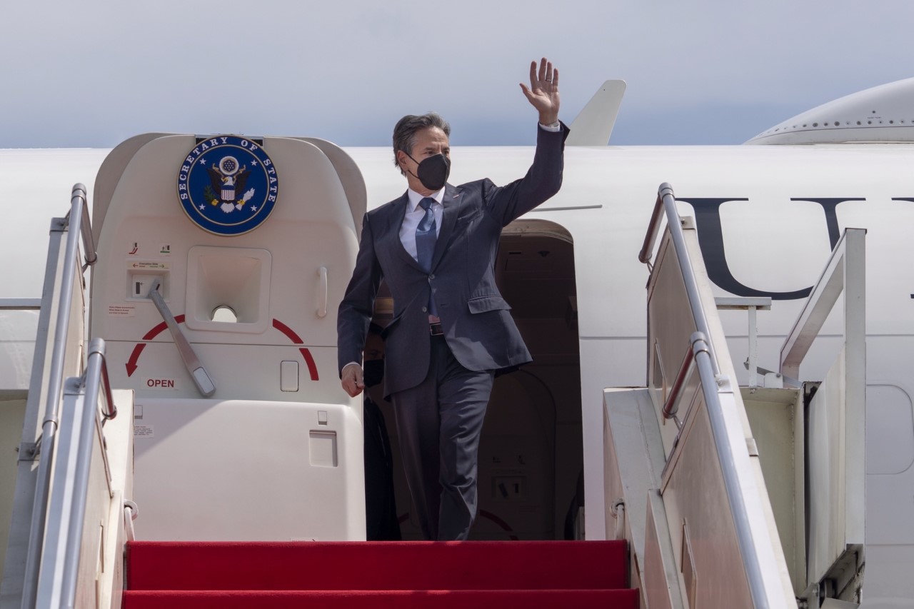 美国国务卿布林肯抵达上海展开三天访华行程_凤凰网视频_凤凰网