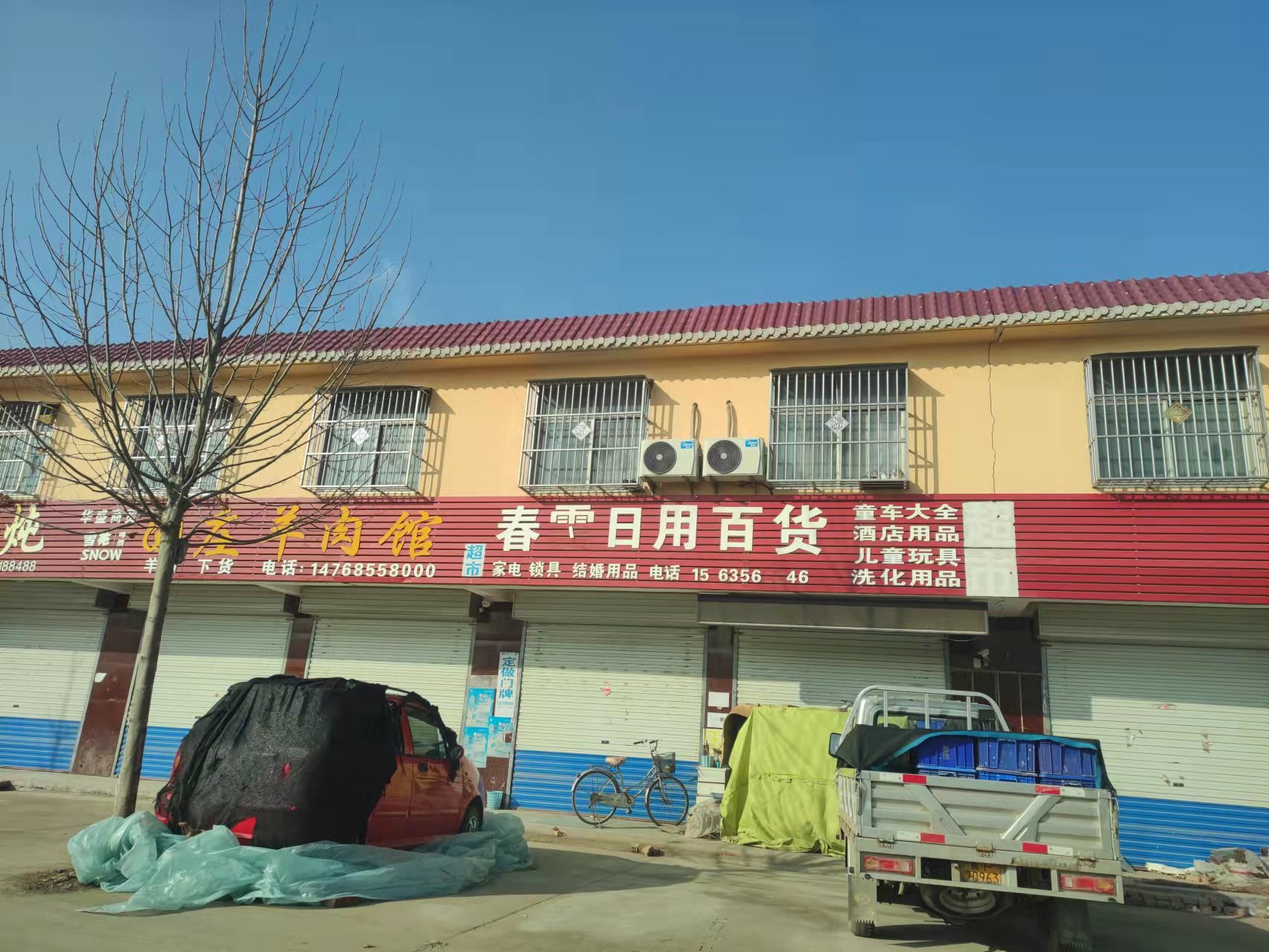  孙卓养父母紧闭的店铺   时代周报记者 杨玲玲/摄