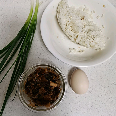 咸菜鸡蛋炒饭