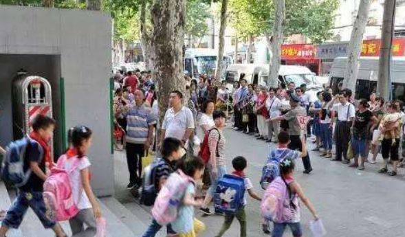 孩子性格与母亲形象有关?家长看法不一,班主任:一眼就能看出来休闲区蓝鸢梦想 - Www.slyday.coM 孩子性格与母亲形象有关?家长看法不一,班主任:一眼就能看出来休闲区蓝鸢梦想 - Www.slyday.coM