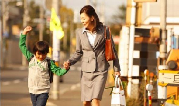 孩子性格与母亲形象有关?家长看法不一,班主任:一眼就能看出来休闲区蓝鸢梦想 - Www.slyday.coM 孩子性格与母亲形象有关?家长看法不一,班主任:一眼就能看出来休闲区蓝鸢梦想 - Www.slyday.coM