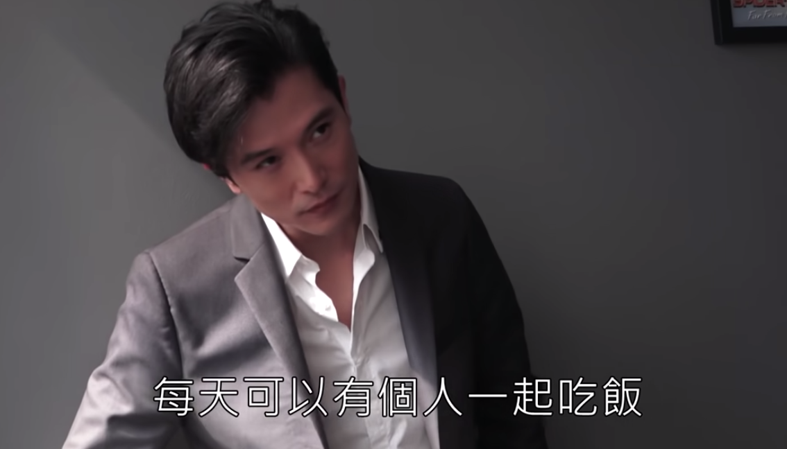 近日,两人受邀于媒体接受采访,谈到婚后感受,邱泽称每天都会有人陪伴