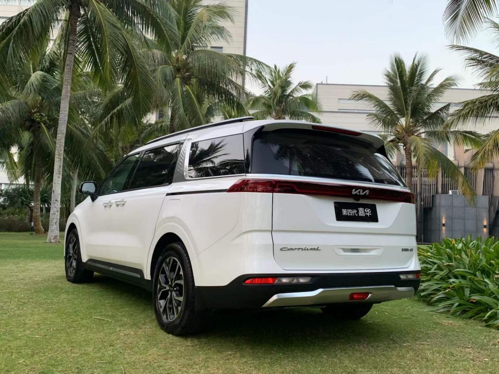 试驾第四代嘉华产品力全面碾压赛那扩展高端mpv新选择