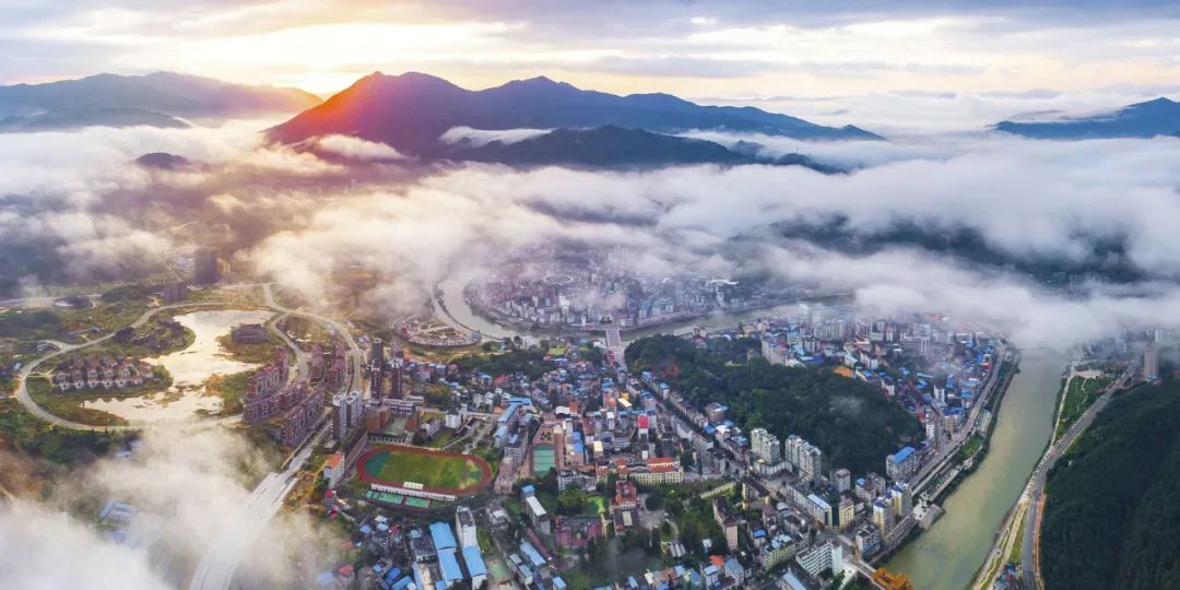 12月7日,在三明市与省属企业项目对接会签约仪式上,清流县与省旅游