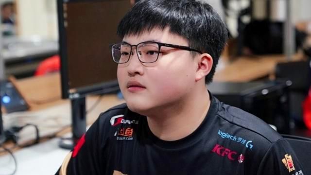 Uzi无缘S赛冠军都怪他?RNG刚宣布小虎回归中路,就遭到网友质疑休闲区蓝鸢梦想 - Www.slyday.coM Uzi无缘S赛冠军都怪他?RNG刚宣布小虎回归中路,就遭到网友质疑休闲区蓝鸢梦想 - Www.slyday.coM