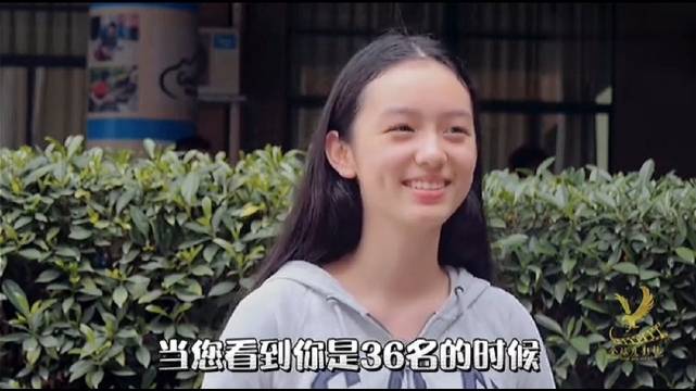 周也早期艺考采访视频,颜值这方面真的没话说!
