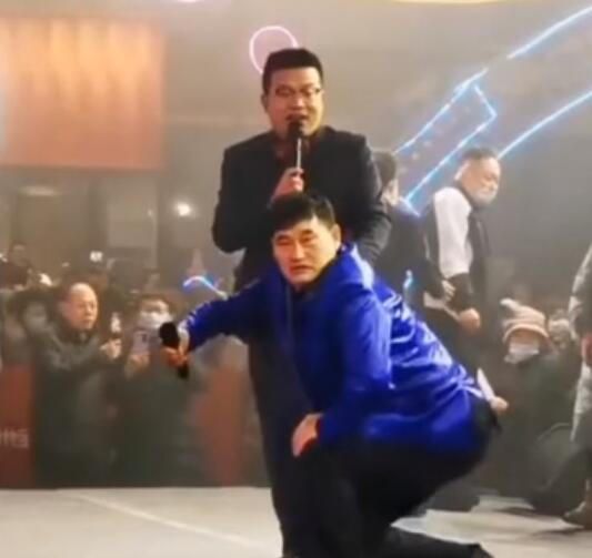 陈亚男官宣做公益后,大衣哥否认为儿子征婚,被人误解很委屈休闲区蓝鸢梦想 - Www.slyday.coM 陈亚男官宣做公益后,大衣哥否认为儿子征婚,被人误解很委屈休闲区蓝鸢梦想 - Www.slyday.coM