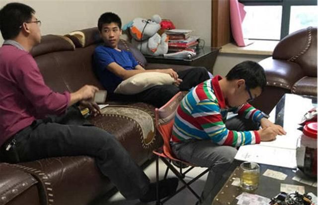 博士虎爸逼5岁女儿学高数，妈妈急得向法院求援，网友：心疼孩子休闲区蓝鸢梦想 - Www.slyday.coM