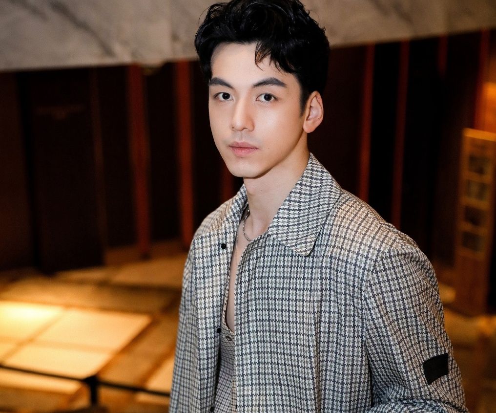 披荆斩棘刘迦恋情曝光与78年女友相爱女方疑有将成年女儿