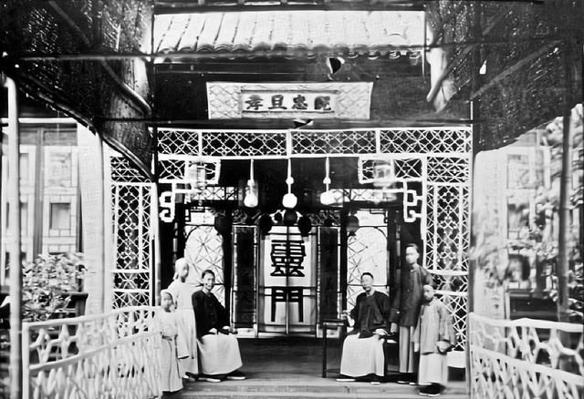 清末照片：储秀宫的宫女，珠江上的花船，壮汉背着洋太太游山观水休闲区蓝鸢梦想 - Www.slyday.coM