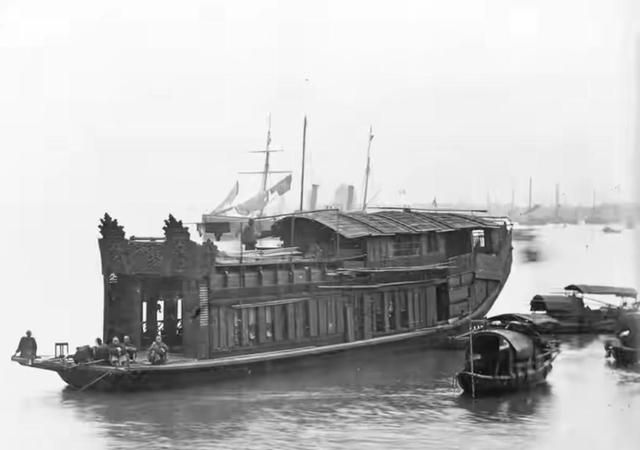 清末照片：储秀宫的宫女，珠江上的花船，壮汉背着洋太太游山观水休闲区蓝鸢梦想 - Www.slyday.coM