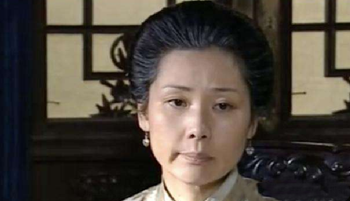 其实杨九红不是饿死的,是被吓死的杨九红这个人物是有原型的,也是济南