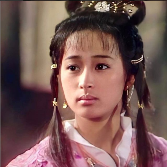 于是,整个1985年,黎美娴先后在电视剧《香港八五》《大香港》《楚河