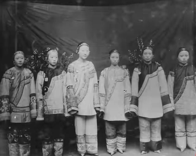 清末照片：储秀宫的宫女，珠江上的花船，壮汉背着洋太太游山观水休闲区蓝鸢梦想 - Www.slyday.coM