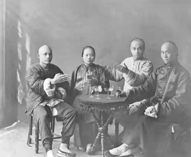 清末照片：储秀宫的宫女，珠江上的花船，壮汉背着洋太太游山观水休闲区蓝鸢梦想 - Www.slyday.coM