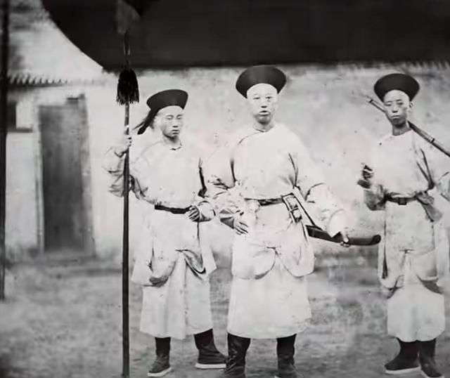 清末照片：储秀宫的宫女，珠江上的花船，壮汉背着洋太太游山观水休闲区蓝鸢梦想 - Www.slyday.coM