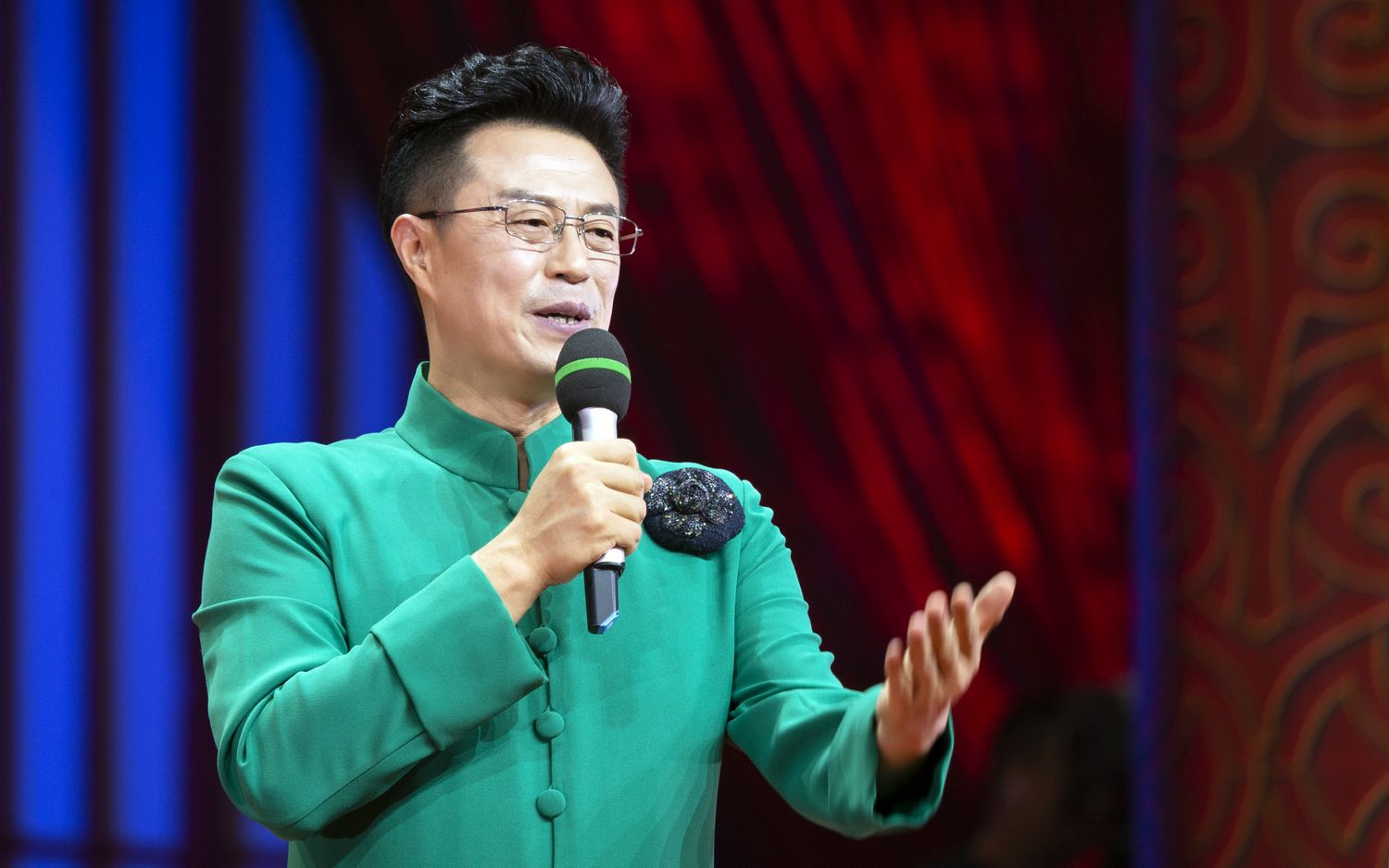 央视情痴白燕升用爱创造奇迹让瘫痪妻子康复下地怀孕生子