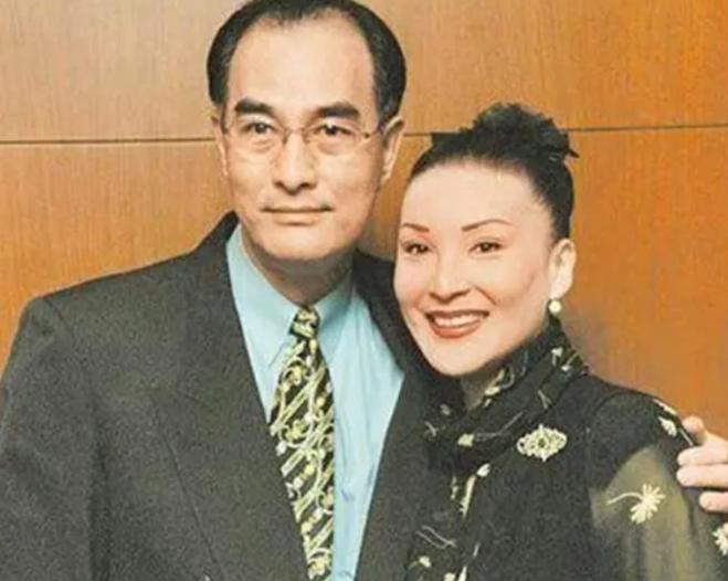 21岁的陈莎莉不顾家人反对,嫁给了酒吧吉他手,这段婚姻只维持了5年.