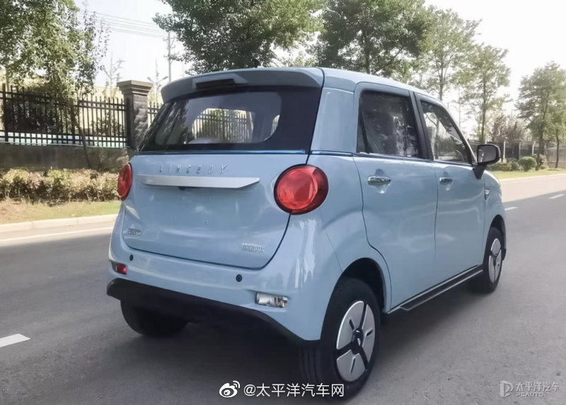 又来一台微型电动车