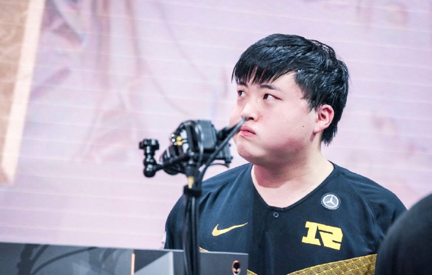 永远的神复出！BLG官宣：Uzi正式加盟休闲区蓝鸢梦想 - Www.slyday.coM