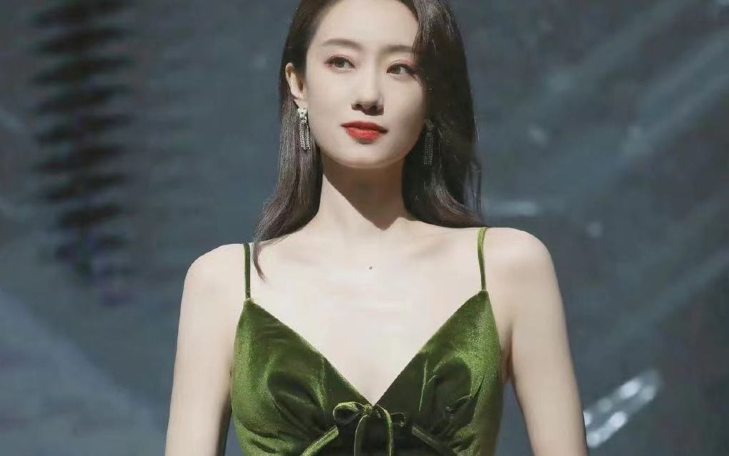 5位走红后颜值逆袭的女星：周冬雨摆脱土气,倪妮越来越有气场休闲区蓝鸢梦想 - Www.slyday.coM