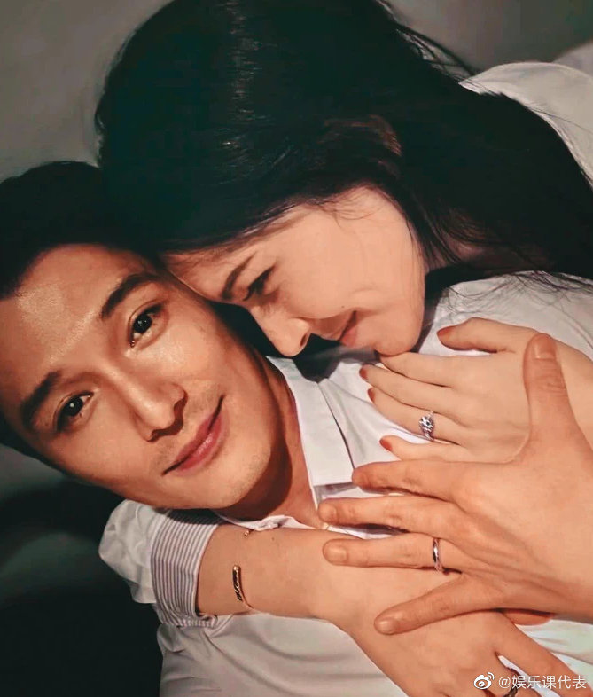 15日,@邱泽日记@许玮甯ann 结婚后首度受访,谈及结
