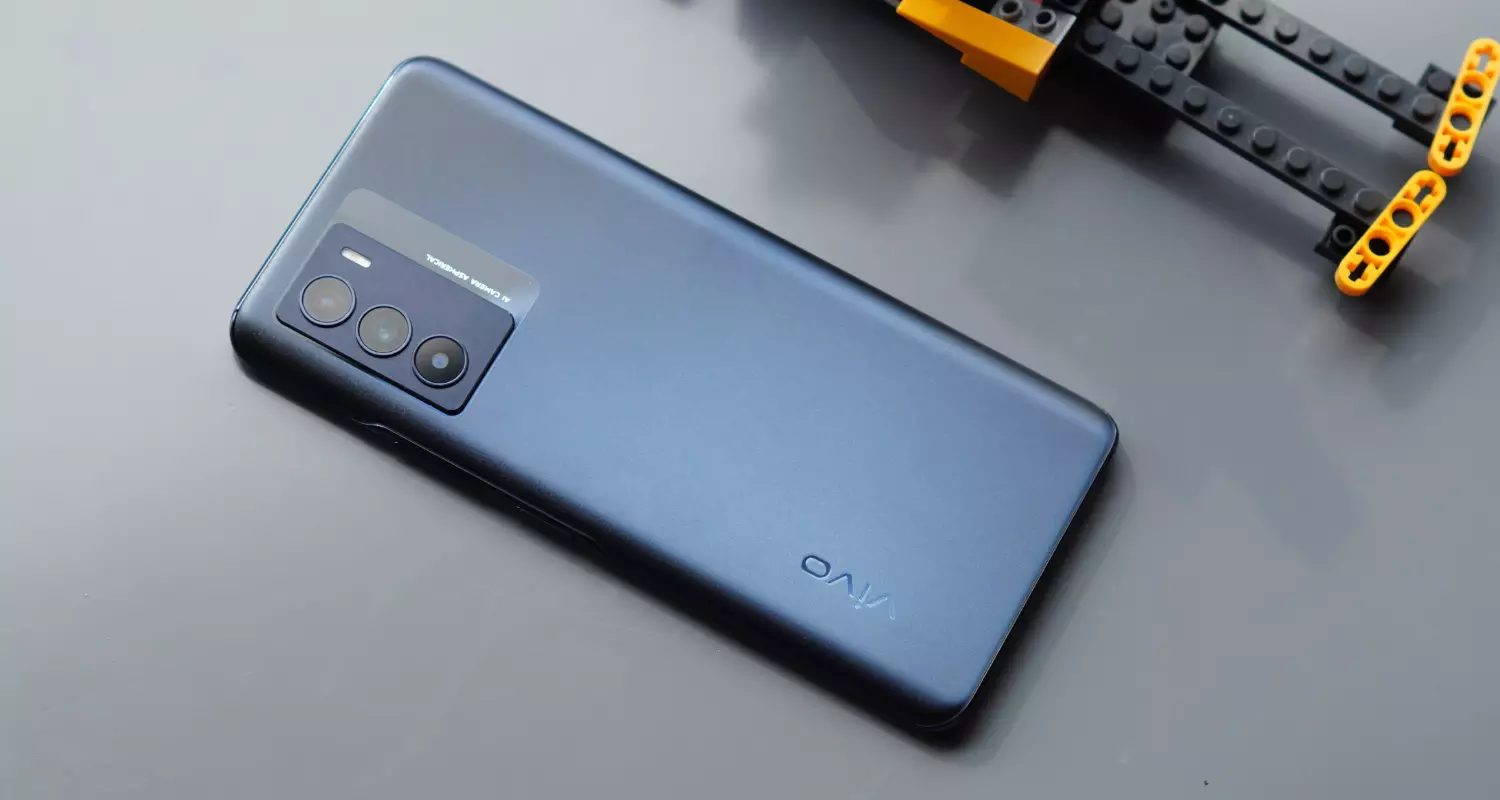 很多人在选手机时都很在意手机的续航表现是否出色,vivo t1搭载了一块