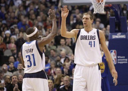 詹姆斯当年最恨的球员是谁？这幅图或许给出了答案休闲区蓝鸢梦想 - Www.slyday.coM