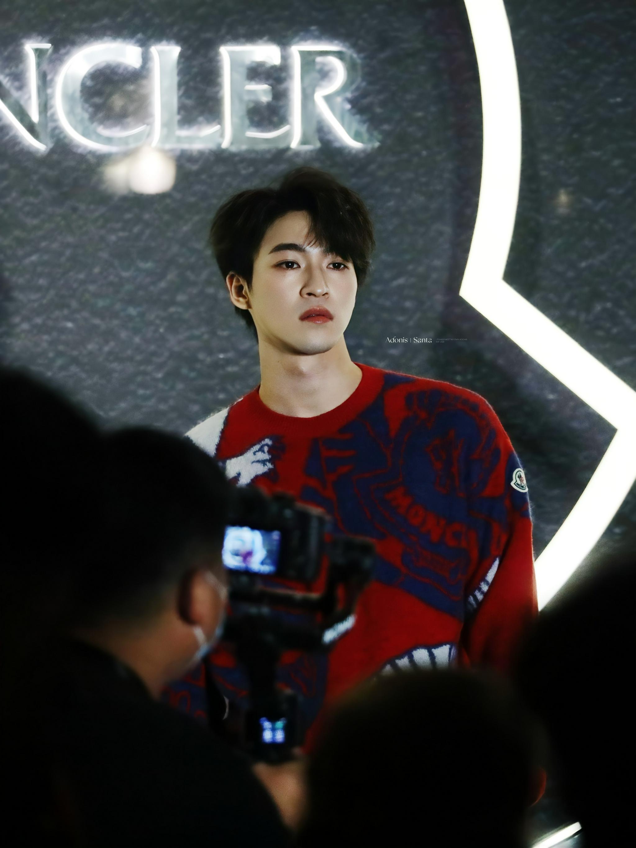 赞多酒会红毯饭拍santa穿红色好好看爱一些冷脸拽哥