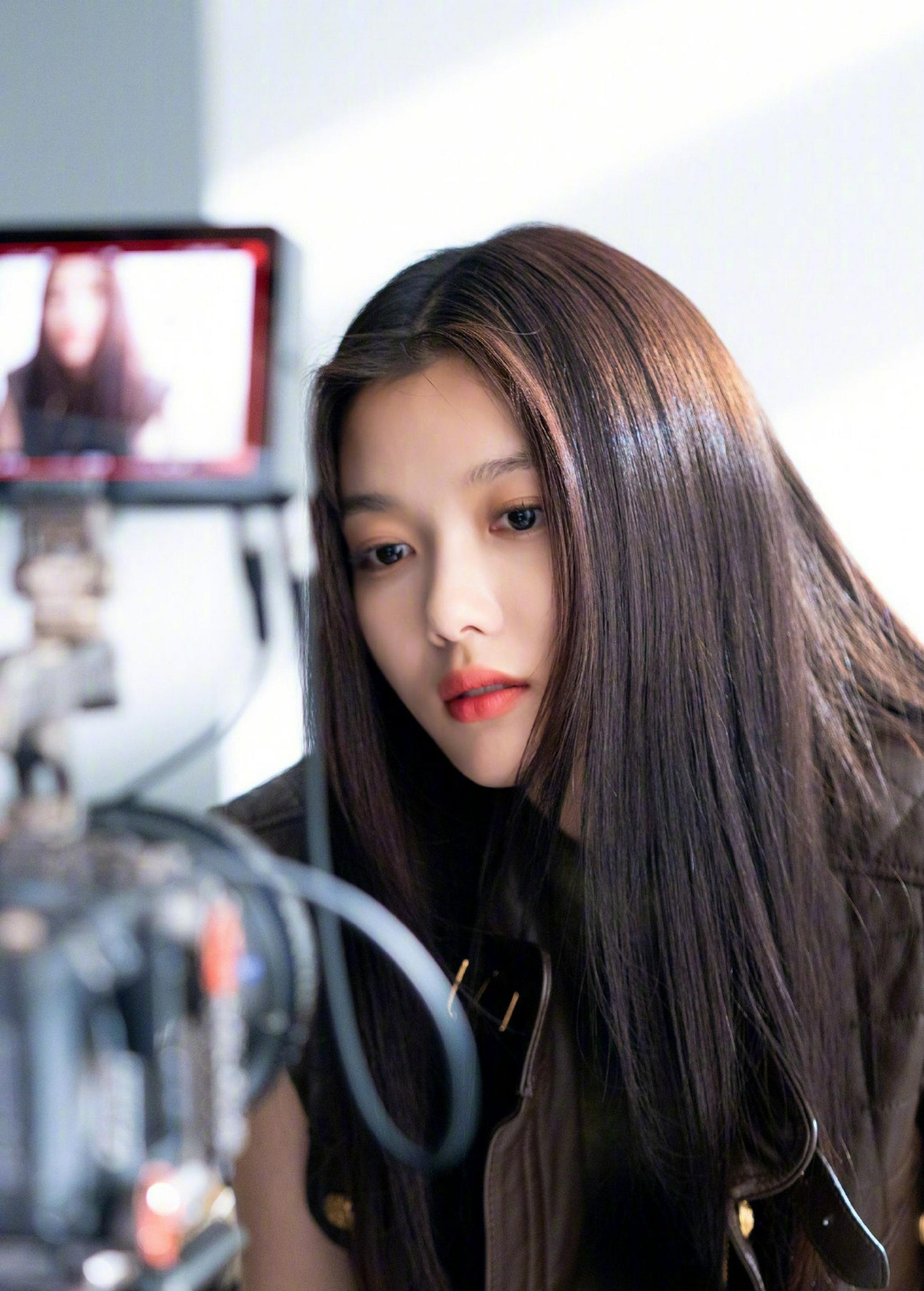 金裕贞黑长直造型好惊艳同款钝感妆火了又纯又欲好撩人