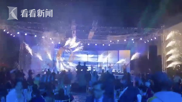 印度新人坐秋千升空 突然绳索断裂从3米高空坠落休闲区蓝鸢梦想 - Www.slyday.coM