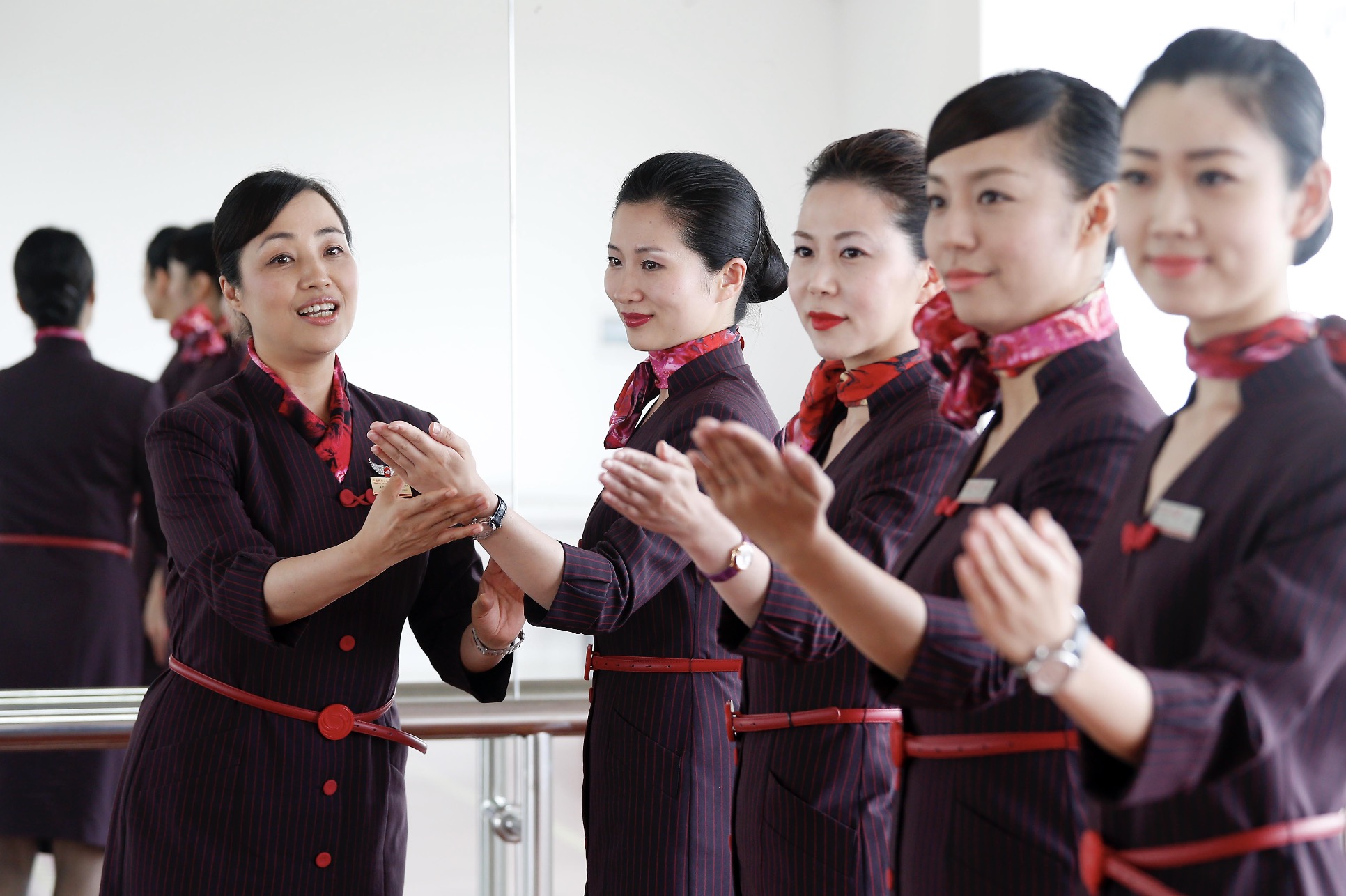 劳模讲党史全国劳模上海航空有限公司特聘服务专家客舱经理吴尔愉云端